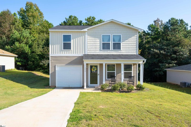 Property image 2 at 194 Queens Circle, Laurens, SC 29630