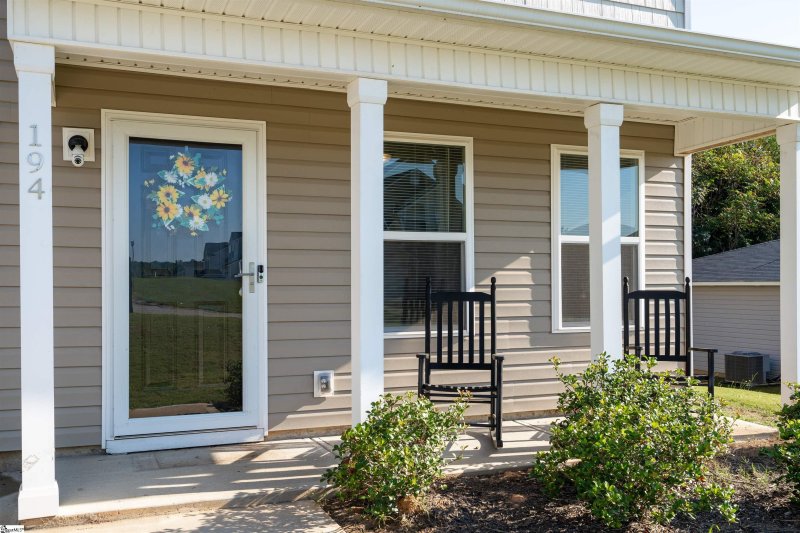 Property image 3 at 194 Queens Circle, Laurens, SC 29630