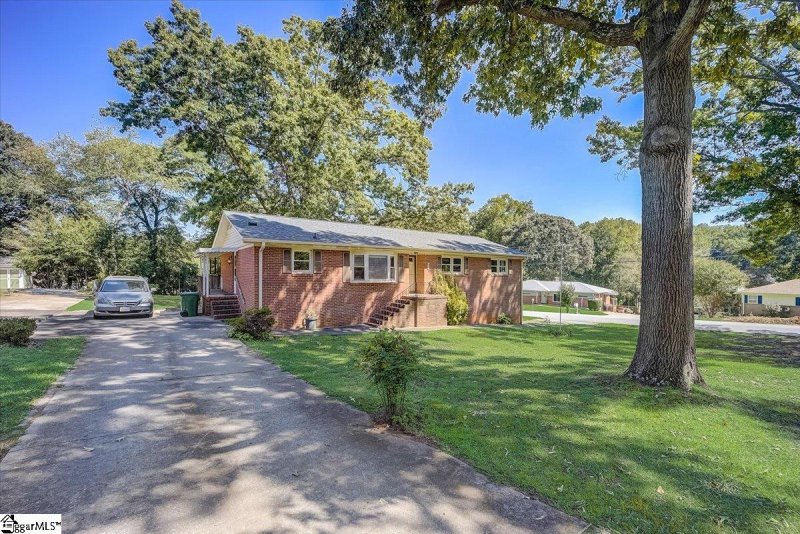 Property image 2 at 321 Elm Drive, Mauldin, SC 29662