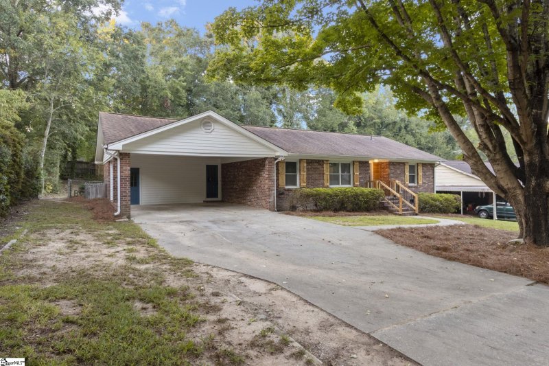 Property image 3 at 208 Pinewood Drive, Taylors, SC 29687