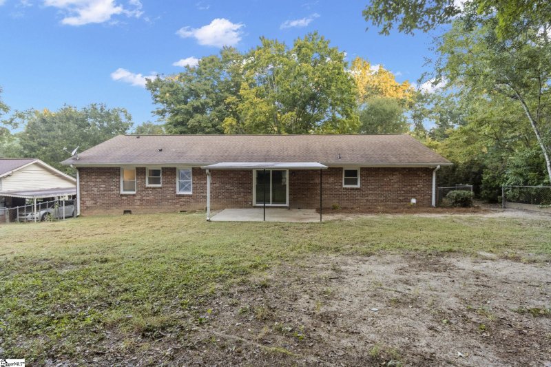 Property image 4 at 208 Pinewood Drive, Taylors, SC 29687