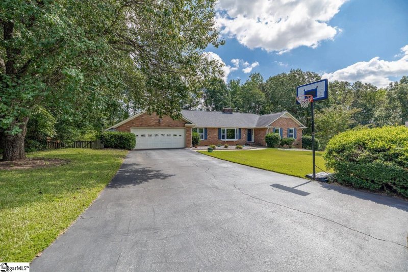 Property image 2 at 625 Pleasant Pointe, Spartanburg, SC 29301