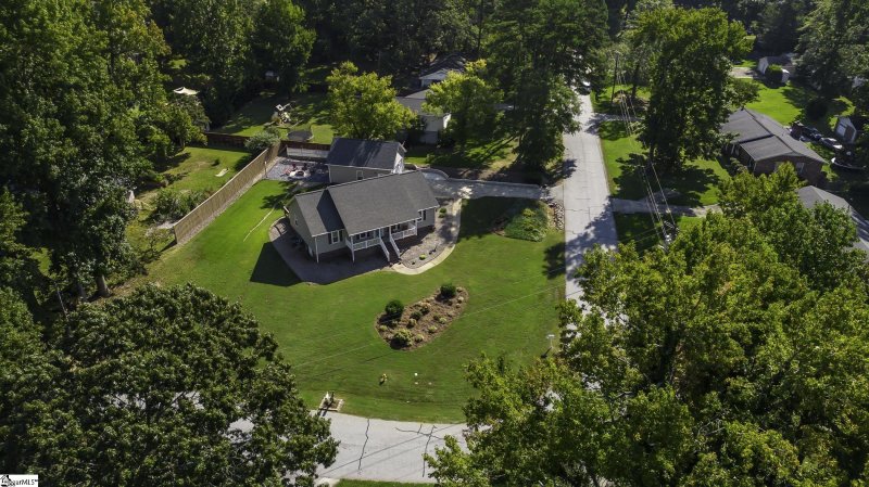 Property image 2 at 107 Vine Hill Road, Greenville, SC 29607