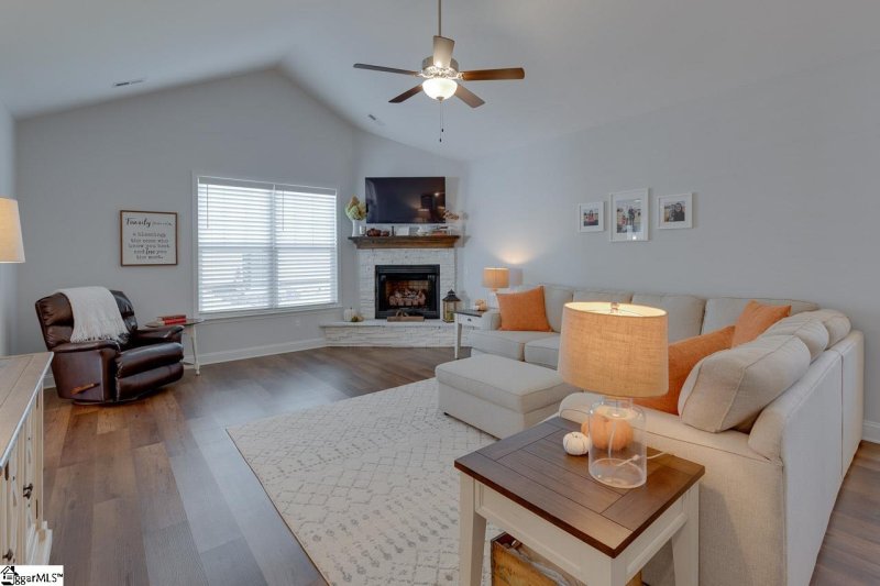 Property image 3 at 105 Trimpley Lane, Simpsonville, SC 29681