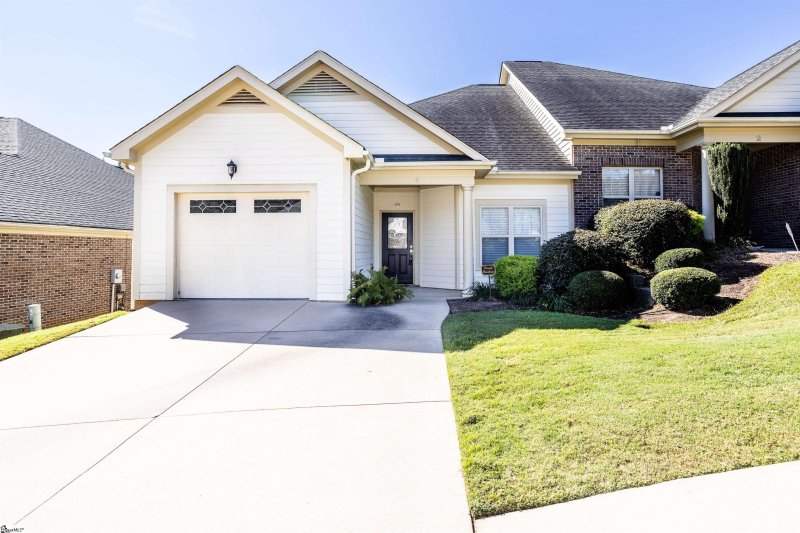 Property image 2 at 4 Shady Hollow Lane, Greer, SC 29651