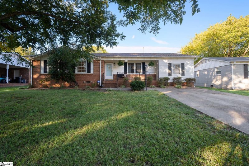 Property image 2 at 113 Lynn Street, Greer, SC 29651