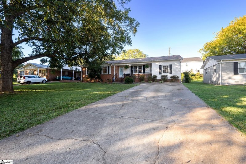 Property image 4 at 113 Lynn Street, Greer, SC 29651