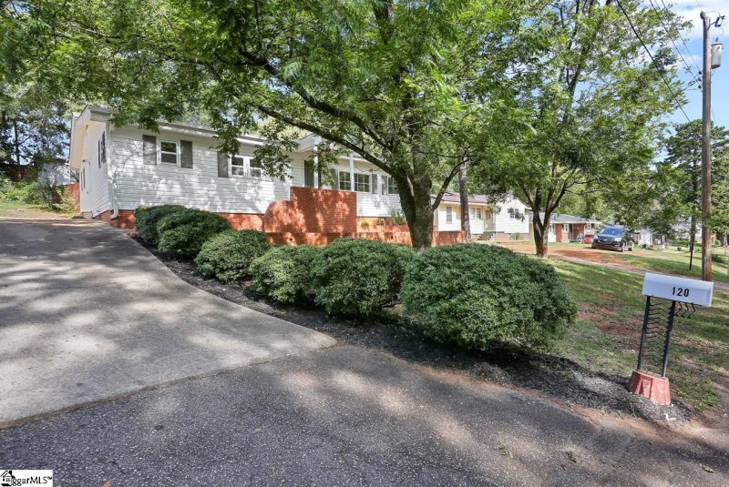 Property image 2 at 120 Crosby Circle, Greenville, SC 29605