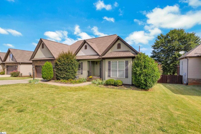 Property image 2 at 318 War Emblem Drive, Boiling Springs, SC 29316-8397