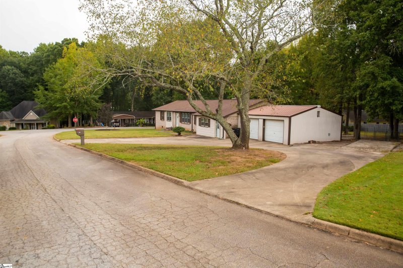 Property image 4 at 114 Menlo Drive, Simpsonville, SC 29680