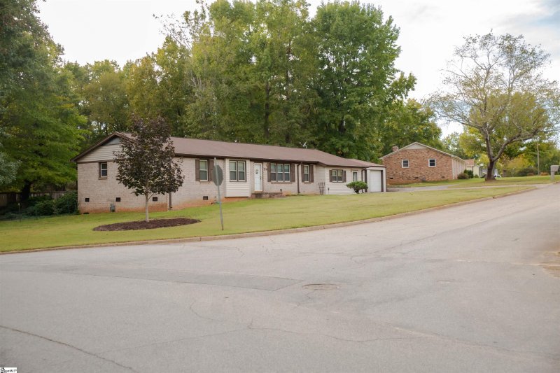 Property image 5 at 114 Menlo Drive, Simpsonville, SC 29680