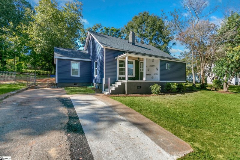 Property image 2 at 109 Garrison Street, Easley, SC 29640
