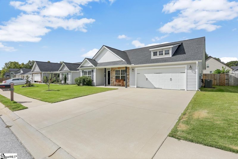 Property image 3 at 415 Peaksview Drive, Simpsonville, SC 29681