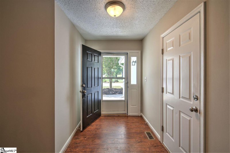 Property image 3 at 207 Belcross Drive, Simpsonville, SC 29681