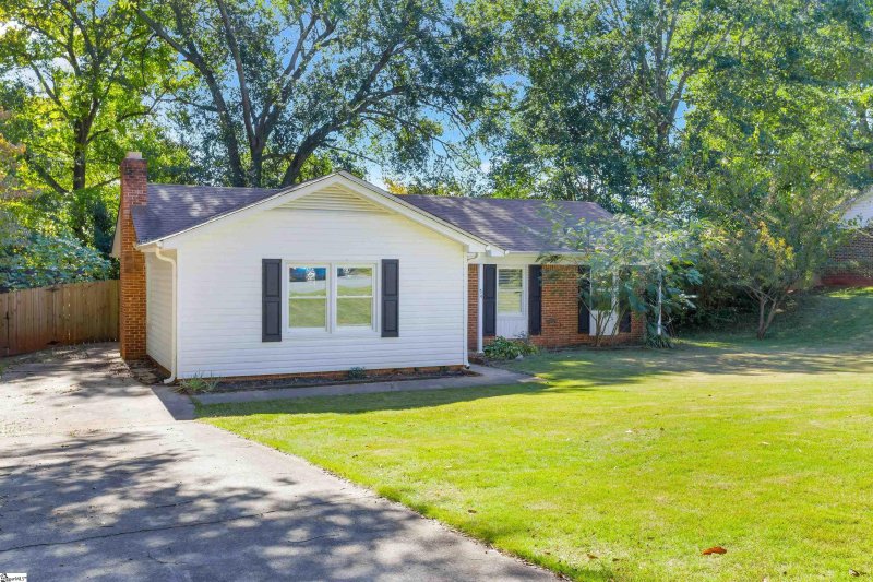 Property image 2 at 29 Charterhouse Avenue, Piedmont, SC 29673