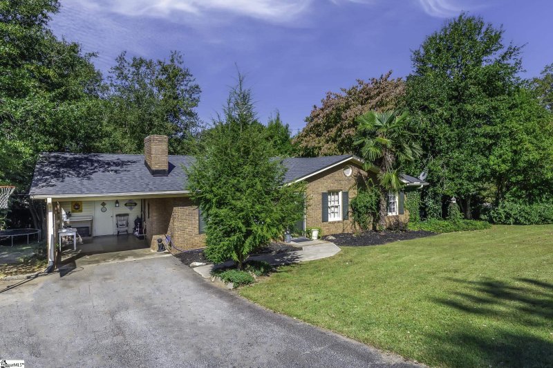 Property image 2 at 100 Eisenhower Street, Easley, SC 29642