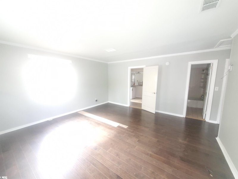 Property image 2 at 24 Foxhall Road, Greenville, SC 29605