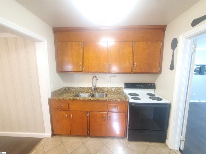 Property image 4 at 24 Foxhall Road, Greenville, SC 29605