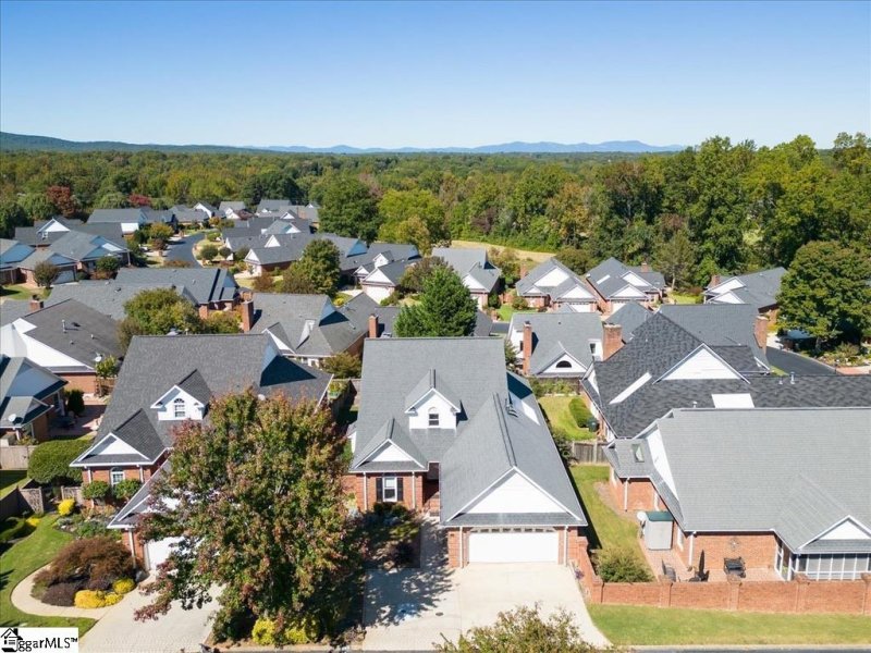 Property image 2 at 205 Greenview Circle, Greenville, SC 29609