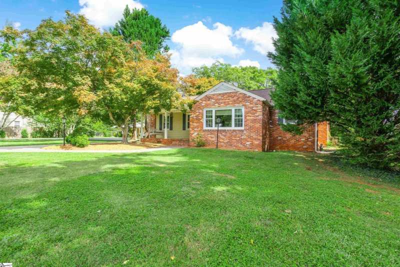 Property image 2 at 8 Kent Lane, Greenville, SC 29609