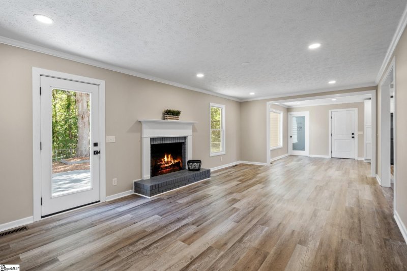 Property image 3 at 300 Wellington Road, Easley, SC 29642