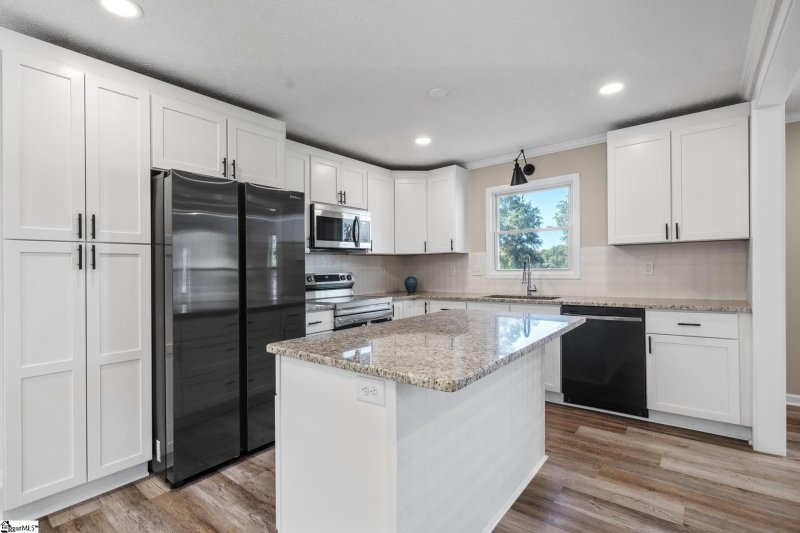 Property image 5 at 300 Wellington Road, Easley, SC 29642