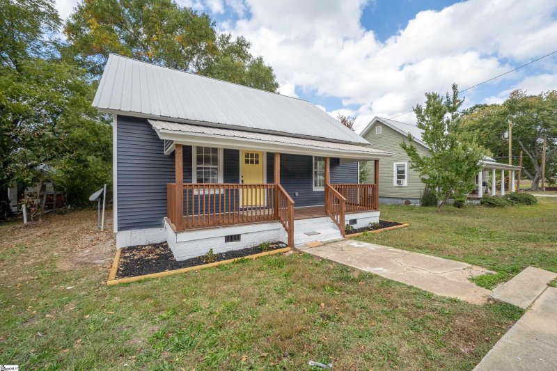 Property image 2 at 102 5th Street, Fountain Inn, SC 29644