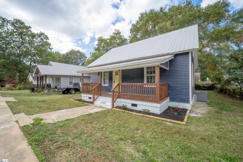 Property image 3 at 102 5th Street, Fountain Inn, SC 29644
