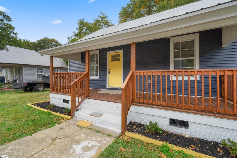 Property image 4 at 102 5th Street, Fountain Inn, SC 29644
