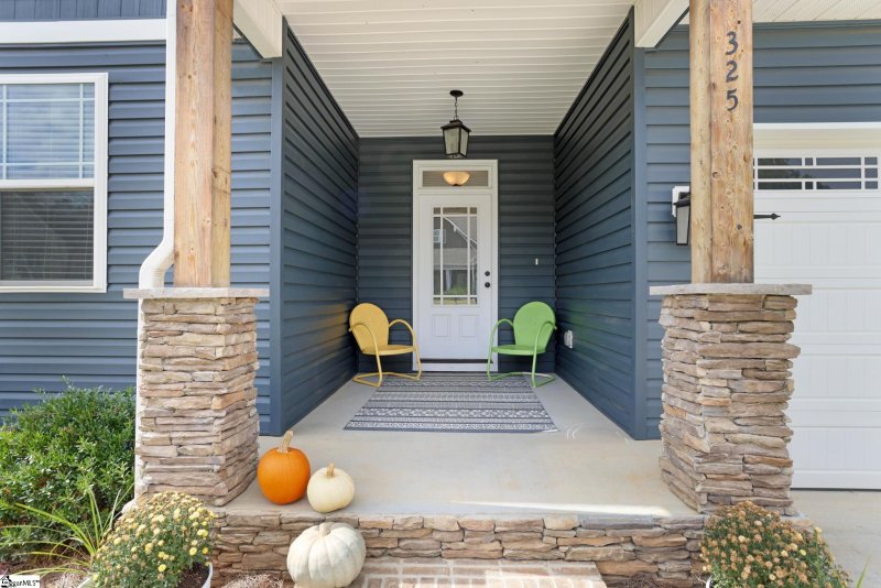 Property image 2 at 325 Brenleigh Court, Simpsonville, SC 29680