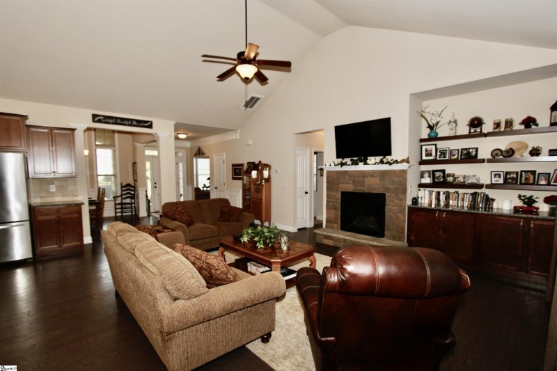 Property image 4 at 106 Redmont Court, Simpsonville, SC 29680