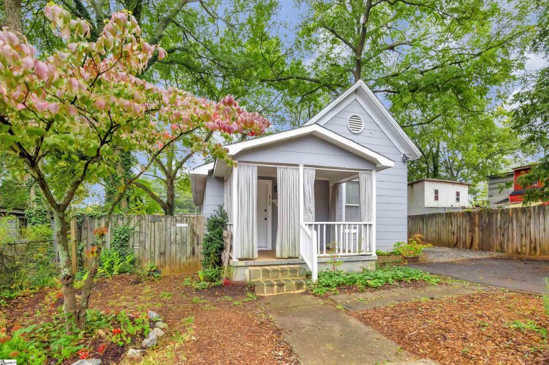 Property image 3 at 213 Colonial Avenue, Greenville, SC 29611-2920