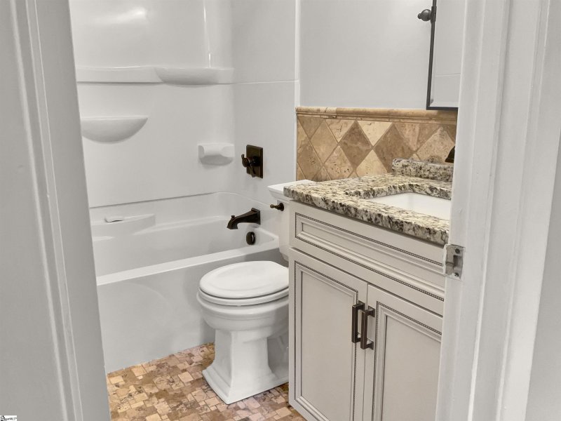 Property image 5 at 1004 Pine Oak Way, Taylors, SC 29687