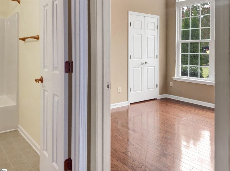 Property image 4 at 210 Lansfair Way, Greenville, SC 29607