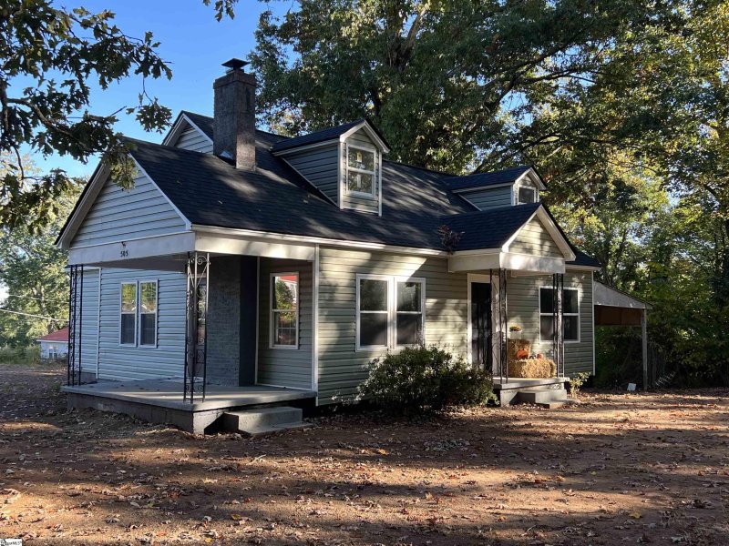 Property image 2 at 505 W King Street, Easley, SC 29640