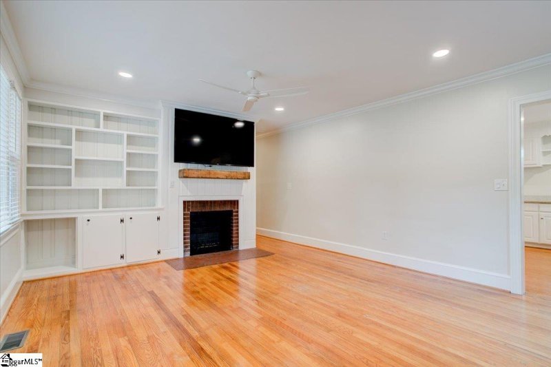 Property image 3 at 11 Claremore Avenue, Greenville, SC 29607