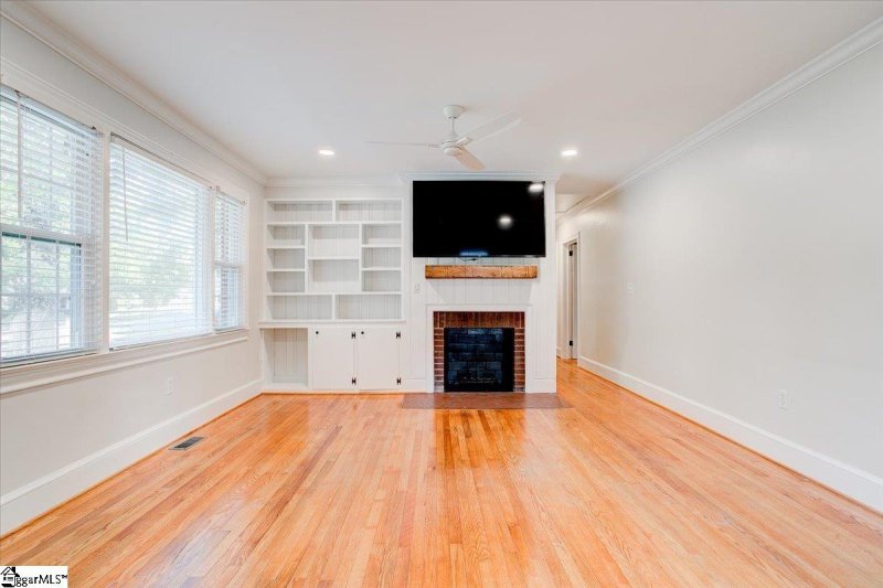 Property image 4 at 11 Claremore Avenue, Greenville, SC 29607