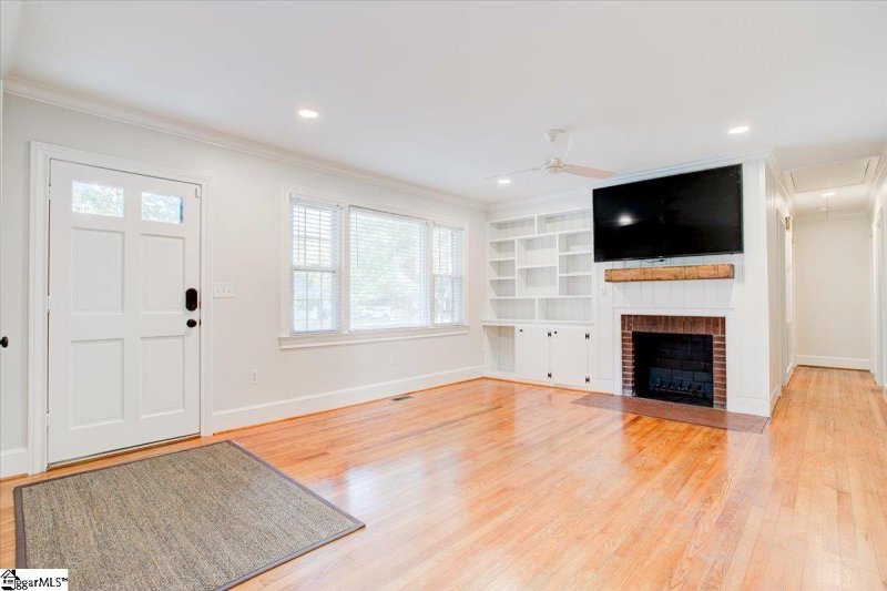 Property image 5 at 11 Claremore Avenue, Greenville, SC 29607