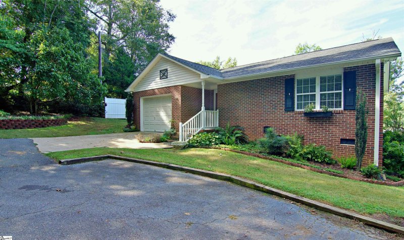 Property image 2 at 415 Serena Circle, Anderson, SC 29621