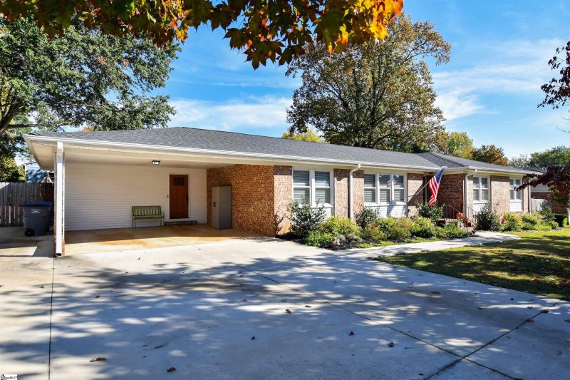 Property image 2 at 216 Balfer Drive, Greenville, SC 29615