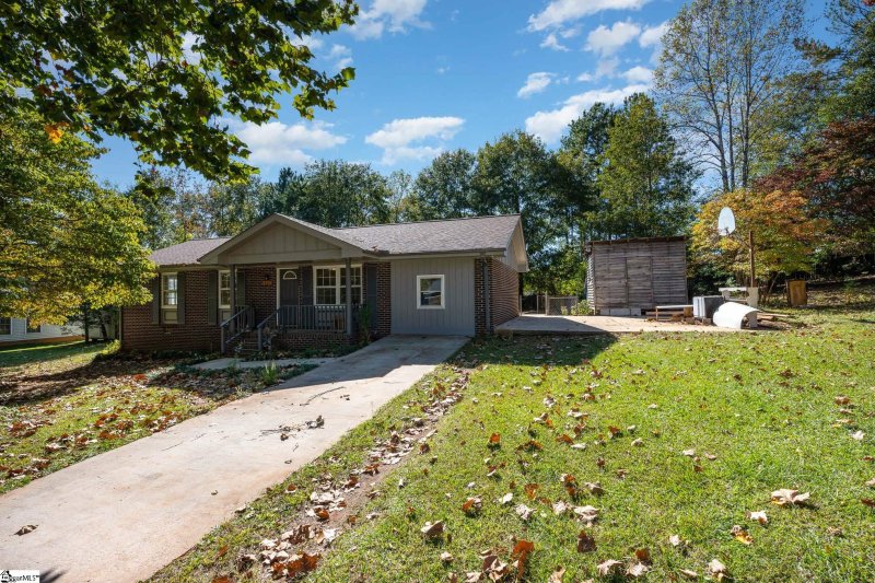 Property image 2 at 213 Walnut Drive, Pickens, SC 29671