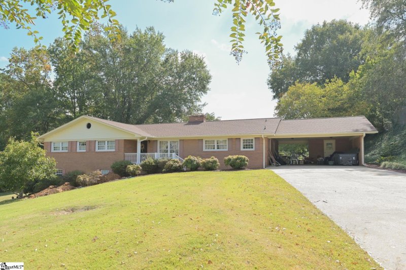 Property image 2 at 2 Northway Drive, Taylors, SC 29687