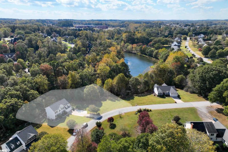 Property image 2 at 304 Cedar Berry Lane, Greenville, SC 29611