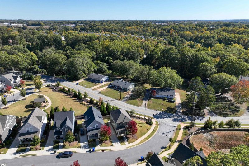 Property image 2 at 12 Greenridge Drive, Greenville, SC 29607