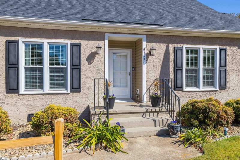 Property image 3 at 104 Germantown Court, Greer, SC 29650