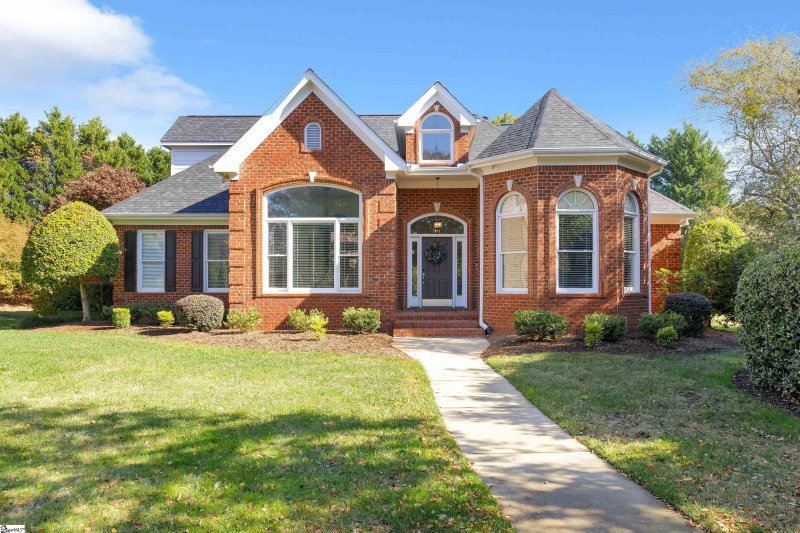 6 E Cleveland Bay Court