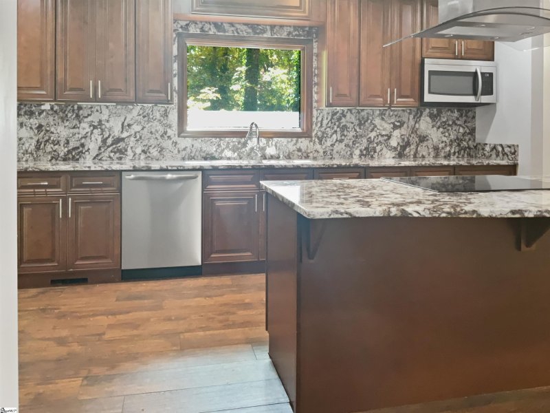 Property image 2 at 19 Fernwood Drive, Taylors, SC 29687