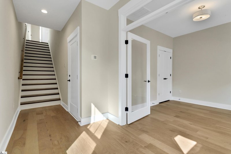 Property image 3 at 15 Whitner Street, Greenville, SC 29601