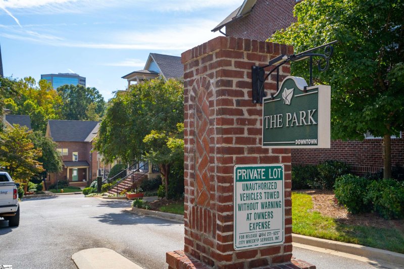 Property image 2 at 204 E Park Avenue, Greenville, SC 29601
