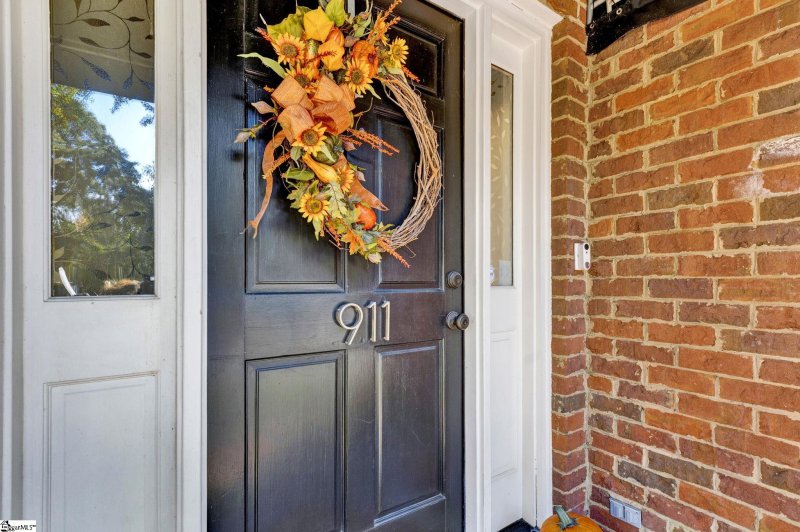 Property image 4 at 911 E Silverleaf Street, Greer, SC 29650